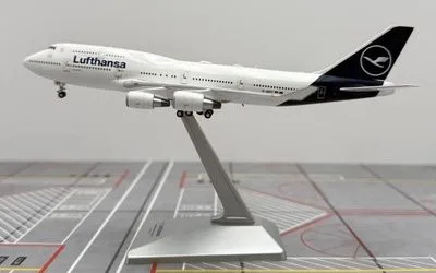 Lufthansa Boeing 747-400 D-ABVY 1:400 YY Model