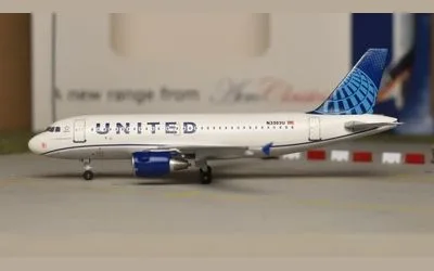 United Airlines Airbus A319 N3303U 1:400 Aeroclassics