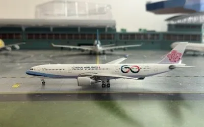 China Airlines Airbus A330-300 B-18317 1:400 Phoenix Models