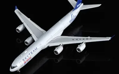 中国東方航空 エアバス A340-600 B-6053 画像1