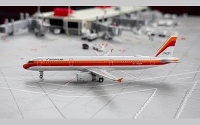 アメリカン航空 エアバス A321 N582UW 画像1