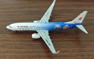 Air China Boeing 737-800 w/ Winglets B-5425 1:400 Phoenix Models