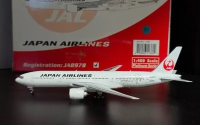 Japan Air Lines (JAL) Boeing 777-200 JA8978 1:400 Phoenix Models