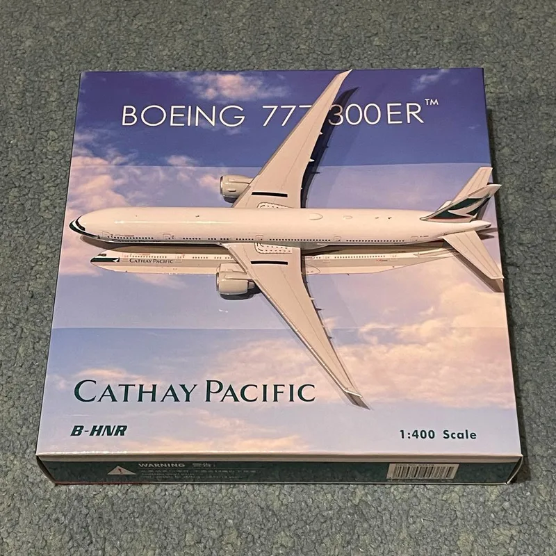 Cathay Pacific Boeing 777-300ER B-HNR 1:400 Phoenix Models