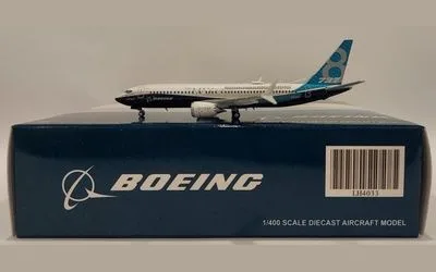 Boeing House Boeing 737 MAX 8 N8701Q 1:400 JC Wings