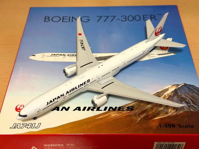 Japan Air Lines (JAL) Boeing 777-300ER JA741J 1:400 Phoenix Models