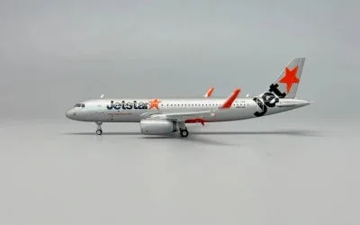 Jetstar Asia Airways Airbus A320 w/ Sharklets 9V-JSQ 1:400 Phoenix Models