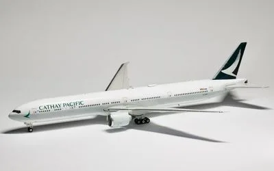 キャセイパシフィック ボーイング 777-300ER B-KPO 画像1