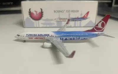 Turkish Airlines Boeing 737-900 w/ Winglets TC-JYI 1:400 Phoenix Models