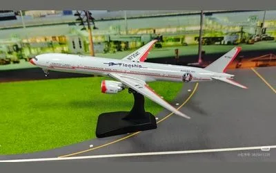 アメリカン航空 ボーイング 777-300ER N735AT