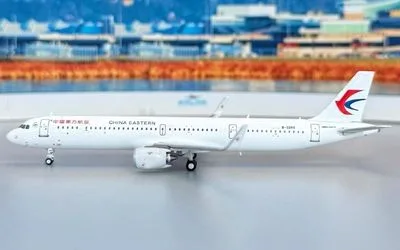 China Eastern Airlines Airbus A321neo B-32HX 1:400 Panda Model