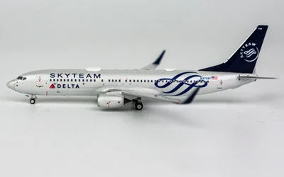 Delta Air Lines Boeing 737-800 w/ Winglets N3758Y 1:400 NG Models