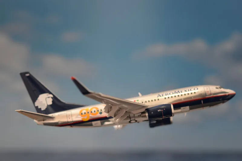 Aeromexico Boeing 737-700 w/ Winglets N784XA 1:200 JC Wings