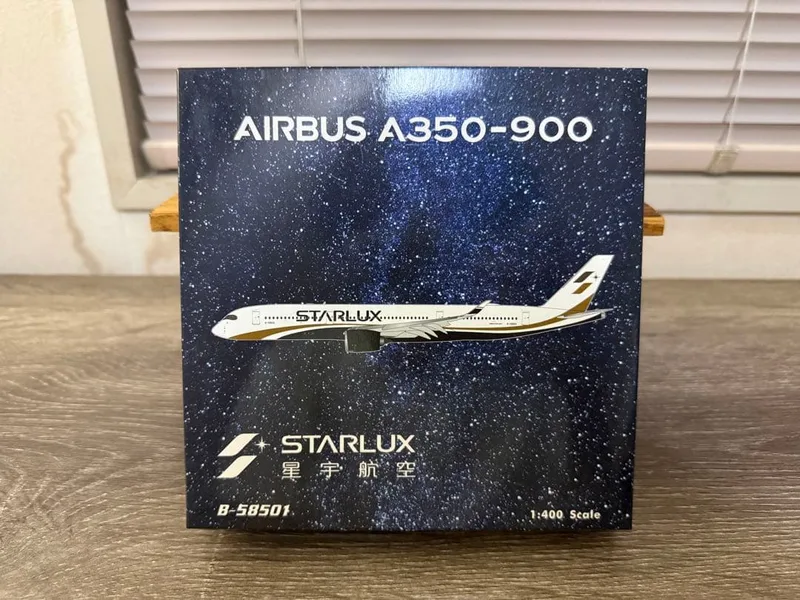 Starlux Airlines Airbus A350-900 B-58501 1:400 Phoenix Models