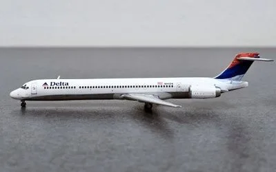 デルタ航空 マクドネル・ダグラス MD-90 N910DN