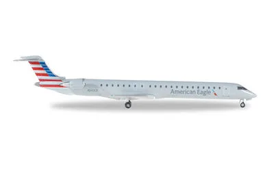 アメリカン航空 ボンバルディア CRJ-900 N242LR