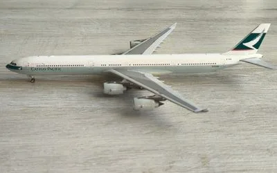 キャセイパシフィック エアバス A340-600 B-HQB 画像1