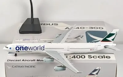 キャセイパシフィック エアバス A340-300 B-HXG