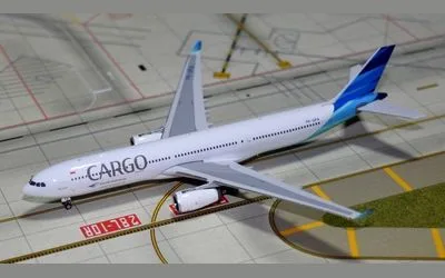 Garuda Indonesia Airbus A330-300 PK-GPA 1:400 Phoenix Models
