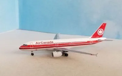 エア・カナダ エアバス A320-200 C-FDQQ