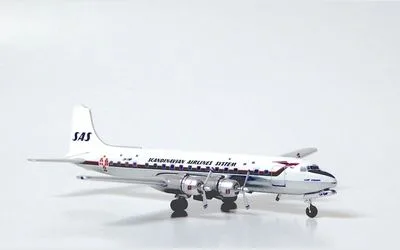 スカンジナビア航空 ダグラス DC-6B LN-LMP 画像1