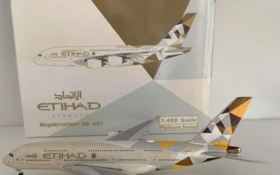 Etihad Airways Airbus A380-800 A6-APJ 1:400 Phoenix Models