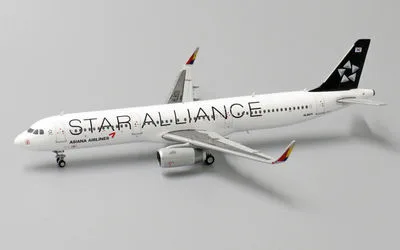 Asiana Airlines Airbus A321 w/ Sharklets HL8071 1:400 JC Wings