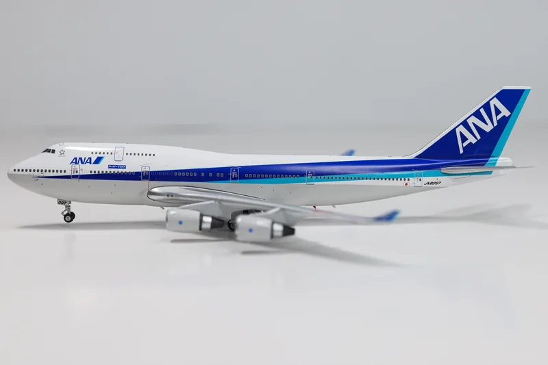 All Nippon Airways (ANA) Boeing 747-400 JA8097 1:400 Phoenix Models