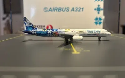 Turkish Airlines Airbus A321 TC-JRG 1:400 JC Wings
