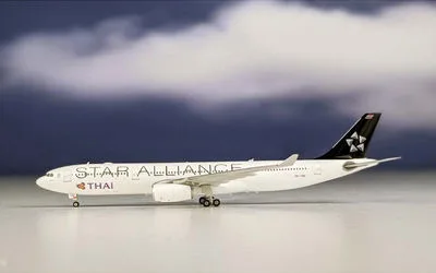 Thai Airways International Airbus A330-300 HS-TBD 1:400 Phoenix Models