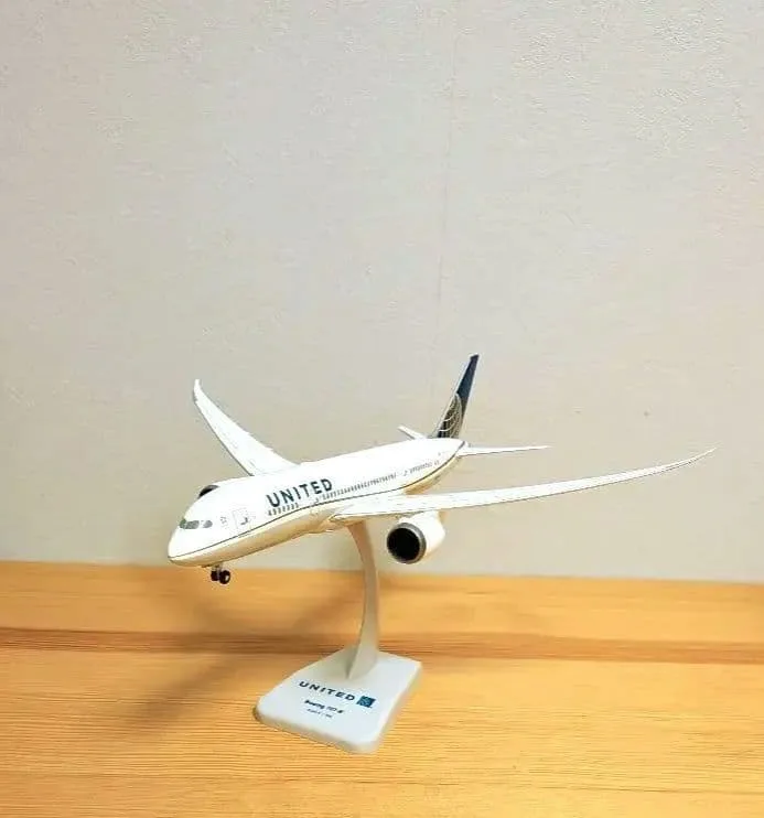 United Airlines Boeing 787-8 N28912 1:200 Hogan