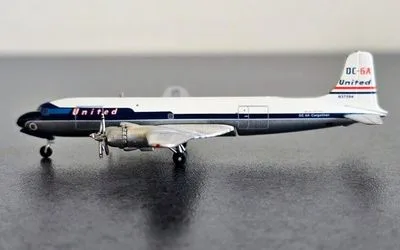 United Airlines Douglas DC-6A N37594 1:400 Aeroclassics