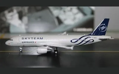 Air France Airbus A320-200 F-GKXS 1:400 Panda Model