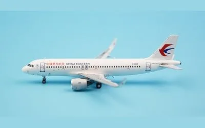China Eastern Airlines Airbus A320neo B-300R 1:400 Panda Model