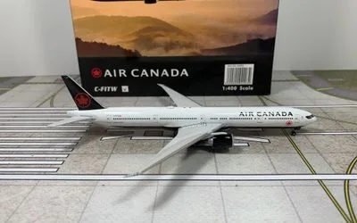 エア・カナダ ボーイング 777-300ER C-FITW