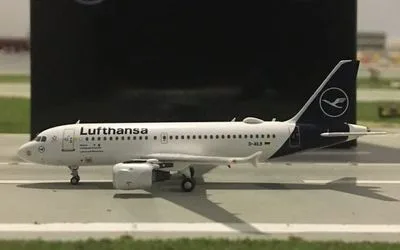 Lufthansa Airbus A319 D-AILB 1:400 Panda Model