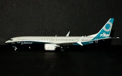 Boeing House Boeing 737 MAX 9 N7379E 1:400 JC Wings