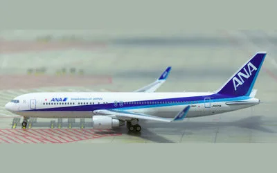 ANA ボーイング 767-300 w/ Winglets JA625A