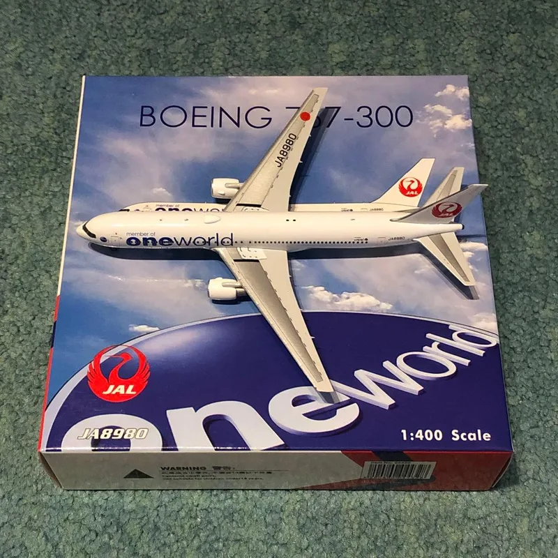 Japan Air Lines (JAL) Boeing 767-300 JA8980 1:400 Phoenix Models