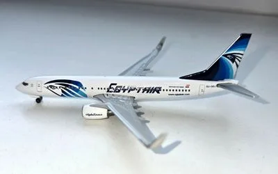 Egyptair Boeing 737-800 w/ Winglets SU-GEJ 1:500 Herpa