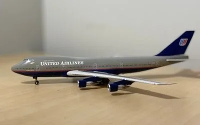 United Airlines Boeing 747-200 N161UA 1:400 Phoenix Models