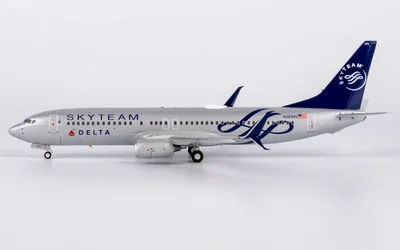 Delta Air Lines Boeing 737-800 w/ Scimitar Winglets N381DN 1:200 NG Models