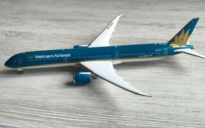 Vietnam Airlines Boeing 787-10 VN-A872 1:400 Phoenix Models