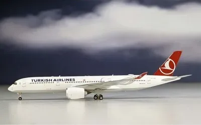 Turkish Airlines Airbus A350-900 TC-LGA 1:400 Phoenix Models