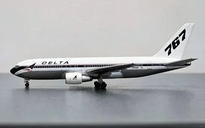 Delta Air Lines Boeing 767-200 N102DA 1:400 Aeroclassics