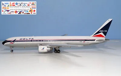 Delta Air Lines Boeing 767-300 N117DL 1:400 Phoenix Models