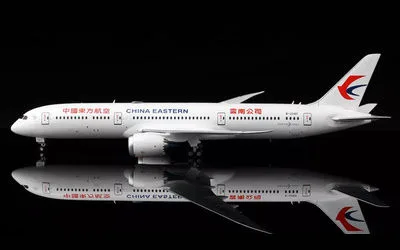 China Eastern Airlines Boeing 787-9 B-208P 1:200 SQ Wings