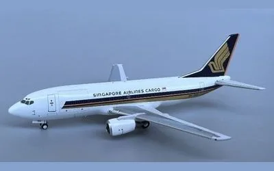 Singapore Airlines Cargo Boeing 737-300QCQuick Change 9V-SQZ 1:400 Panda Model