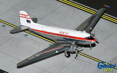 カンタス航空 ダグラス DC-3 VH-EBU 画像1