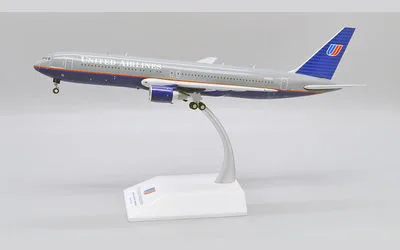 United Airlines Boeing 767-300 N666UA 1:200 JC Wings